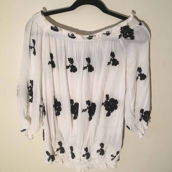 White Off the Shoulder Top - Picture 3 of 4